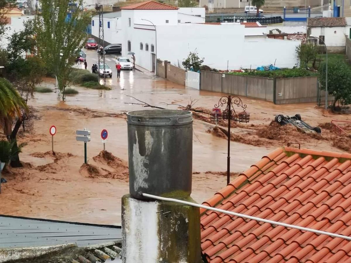 Desborde del arroyo de Valdemedel en Ribera del Fresno 