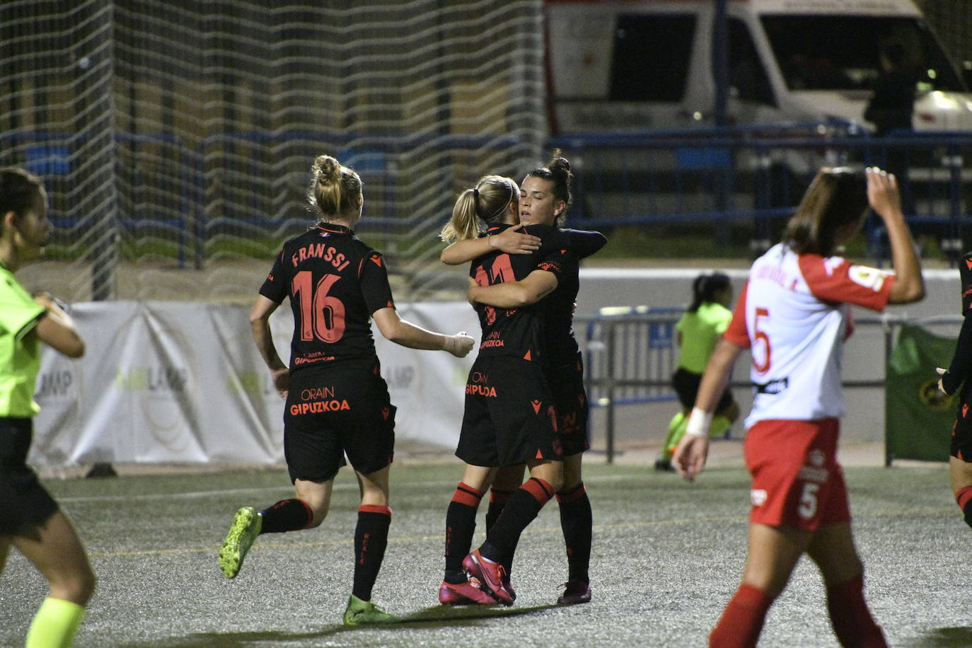 Fotos: La clase de la Real puede con la ilusión del Santa Teresa (0-4)