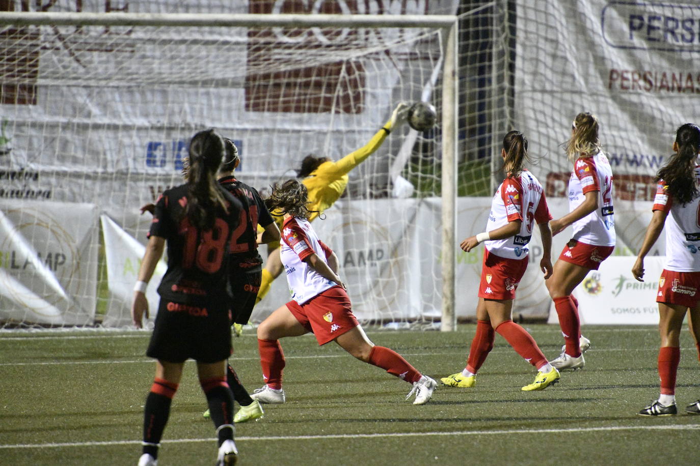 Fotos: La clase de la Real puede con la ilusión del Santa Teresa (0-4)