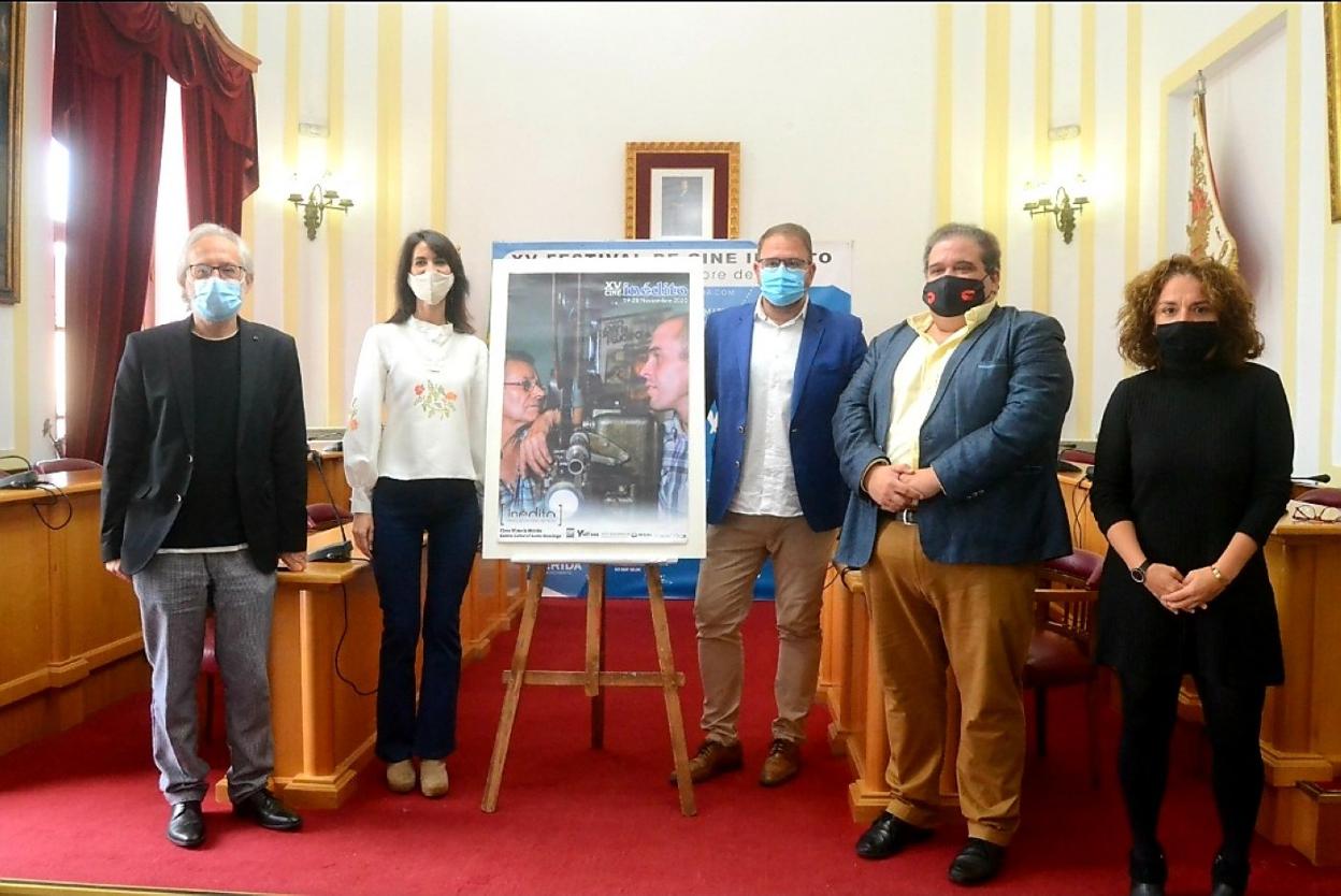 Presentación de la próxima edición del Festival de Cine Inédito de Mérida en el salón de plenos. 