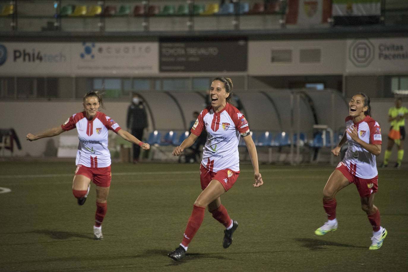 Fotos: Victoria del Santa Teresa ante el Espanyol