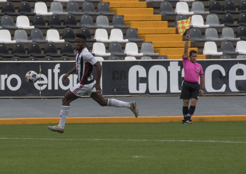 Fotos: El Badajoz presenta todas sus armas