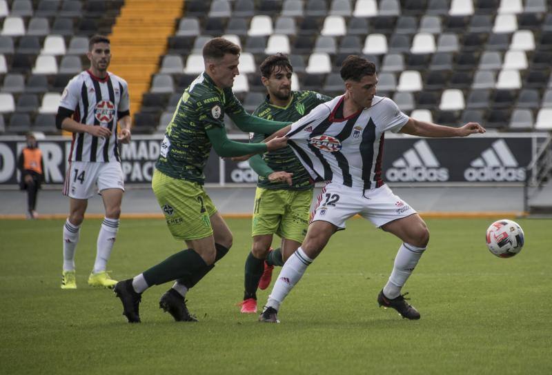 Fotos: El Badajoz presenta todas sus armas