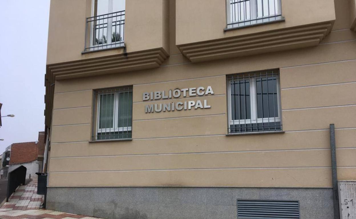 Fachada de la biblioteca municipal de Calamonte