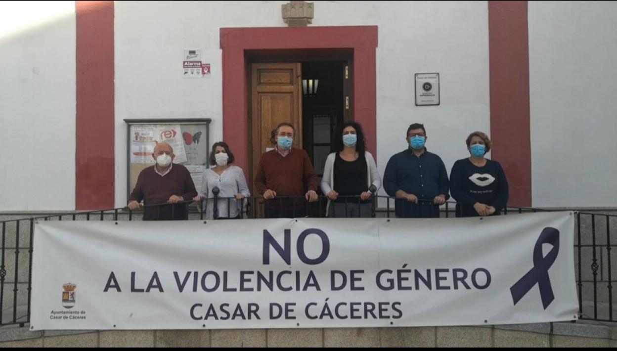 Alcalde y concejales, contra la violencia de género. 
