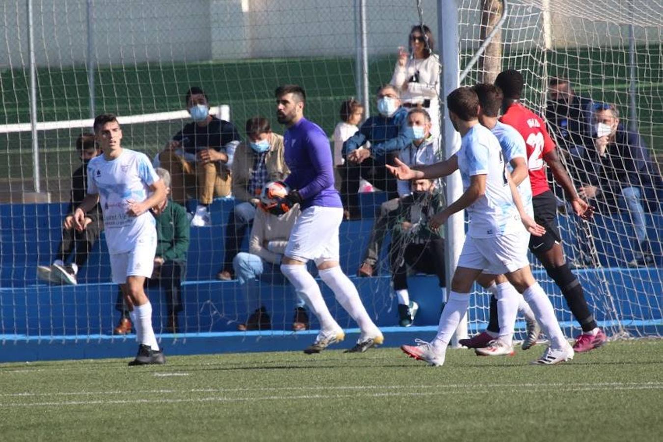 Las gradas del municipal calamonteño volvieron a ser ocupadas por multitud de aficionados que respetaron la distancia de seguridad