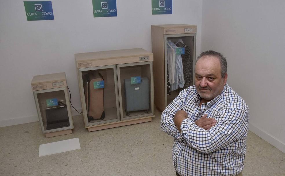 Enrique Sousa, carpintero de Olivenza, es uno de los tres creadores de la marca de armarios UltraBIOzono. 