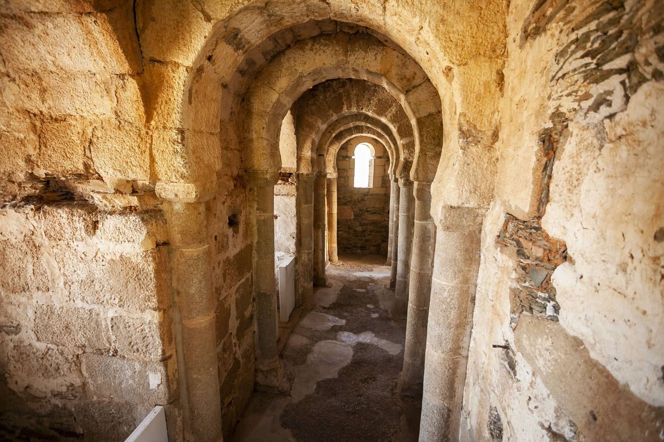 Interior de la basílica visigoda.