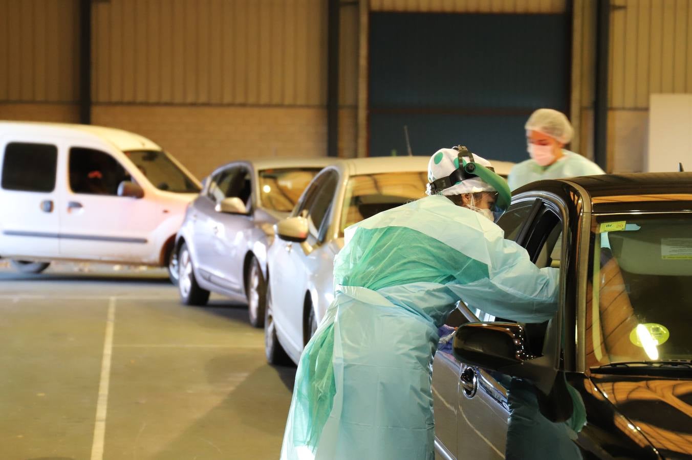Las pruebas se realizan en el punto autocovid ubicado en uno de los pabellones de Feval