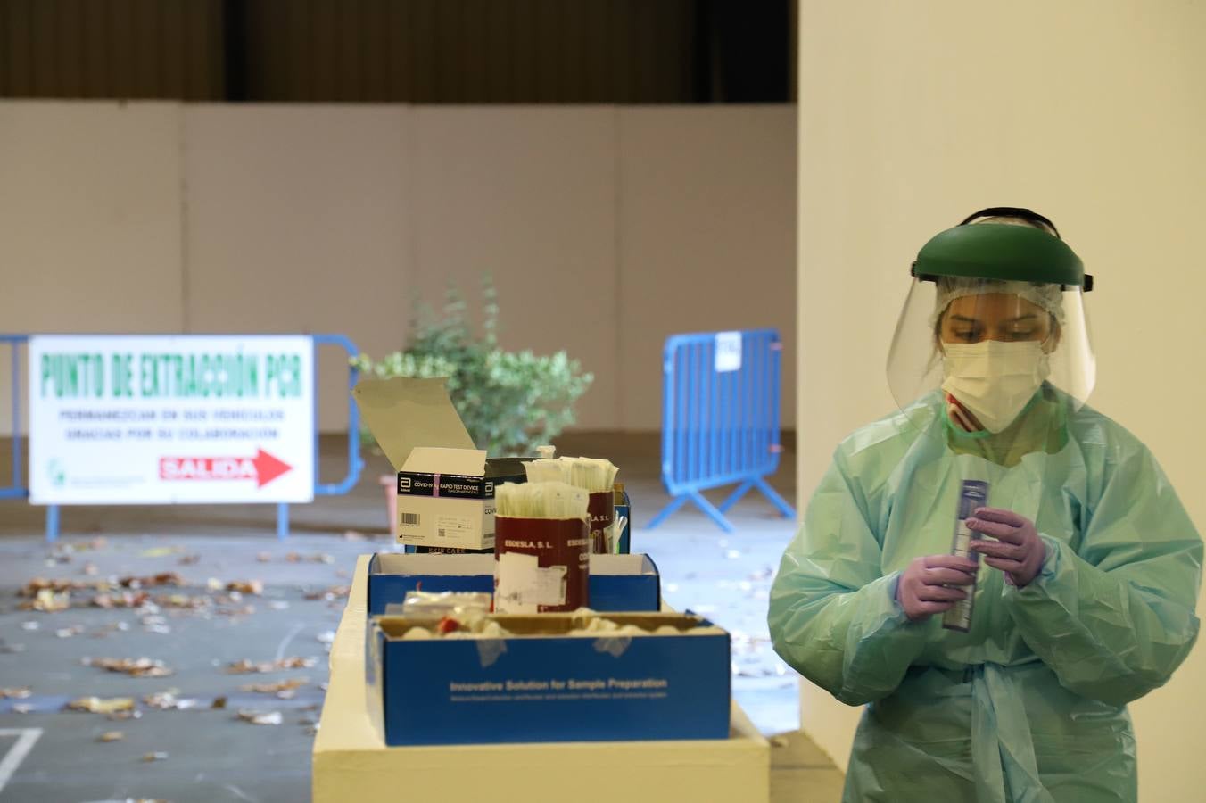 Las pruebas se realizan en el punto autocovid ubicado en uno de los pabellones de Feval