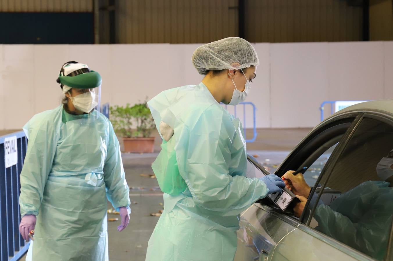 Las pruebas se realizan en el punto autocovid ubicado en uno de los pabellones de Feval
