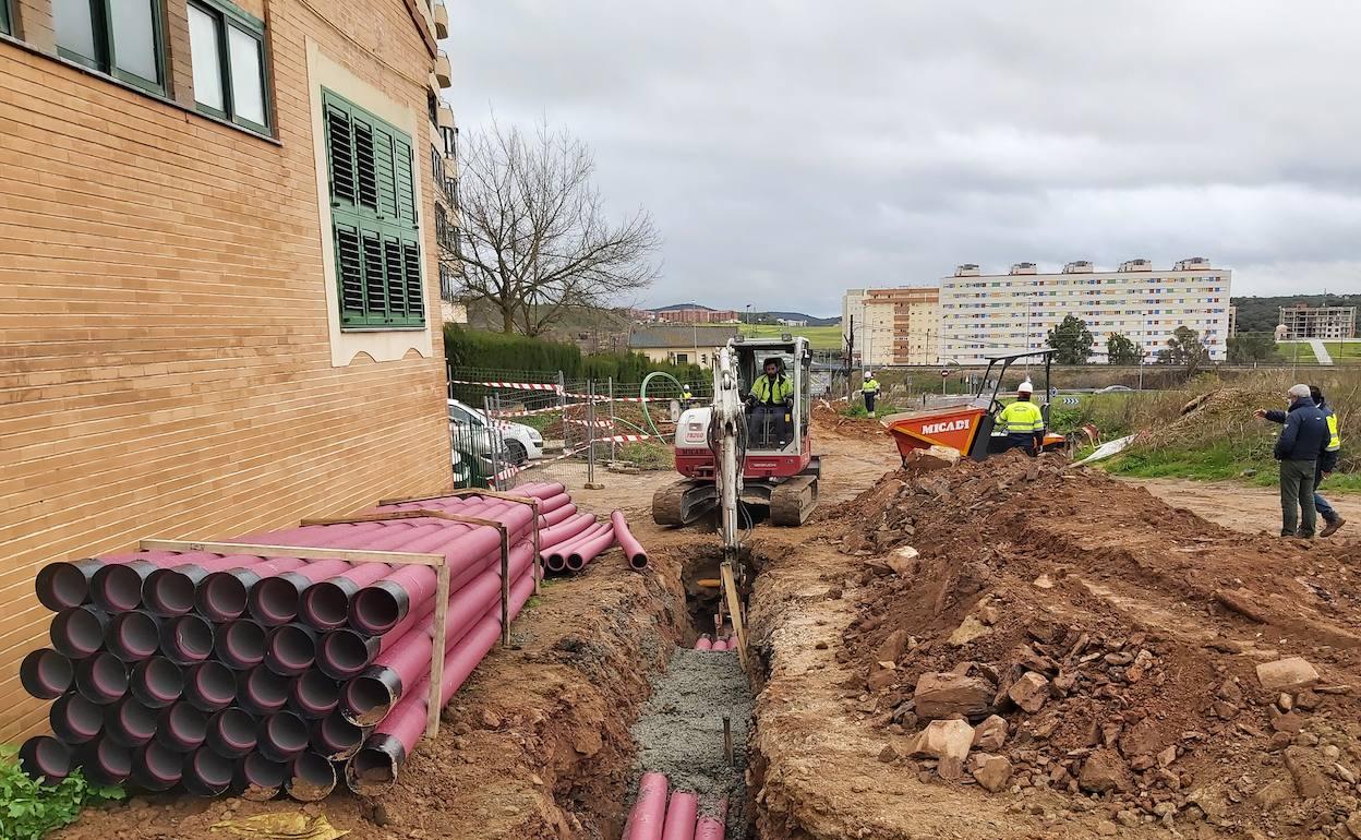 Obras del vial que unirá Macondo con el Junquillo, esta mañana. 