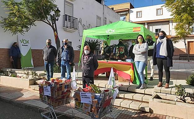 Mesa de recogida de alimentos organizada por el partido el sábado pasado