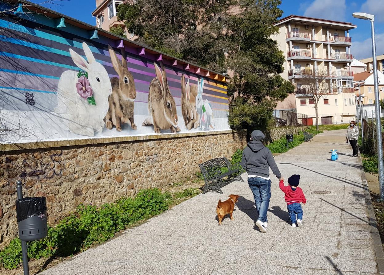 Brea le cambia la cara a la calle Juan Gómez