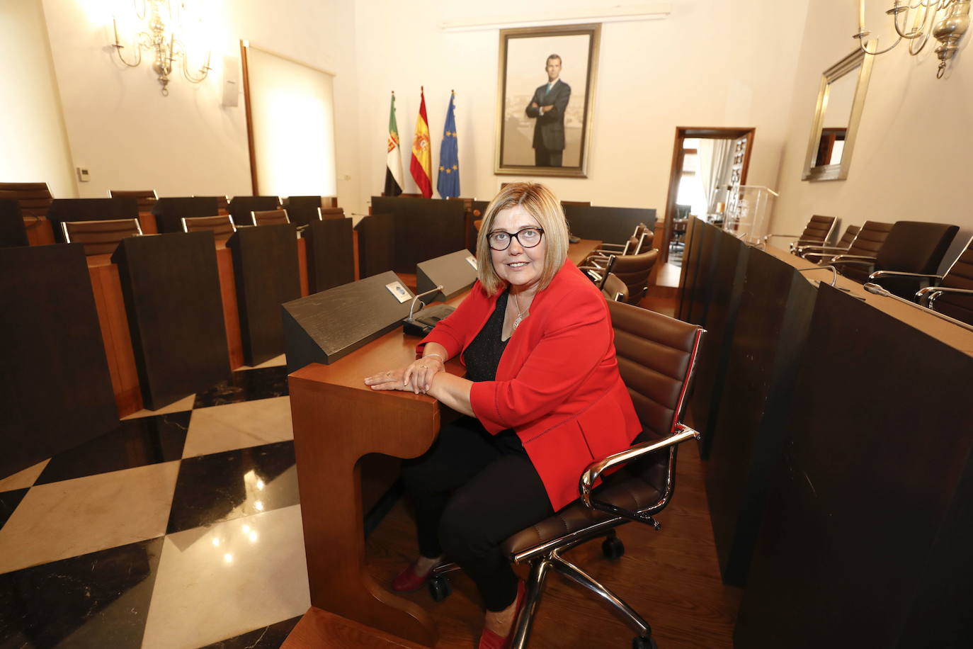 Muere Rosario Cordero, alcaldesa de Romangordo desde 2003 y presidenta de la Diputación de Cáceres tras más de un año de lucha contra el cáncer. 