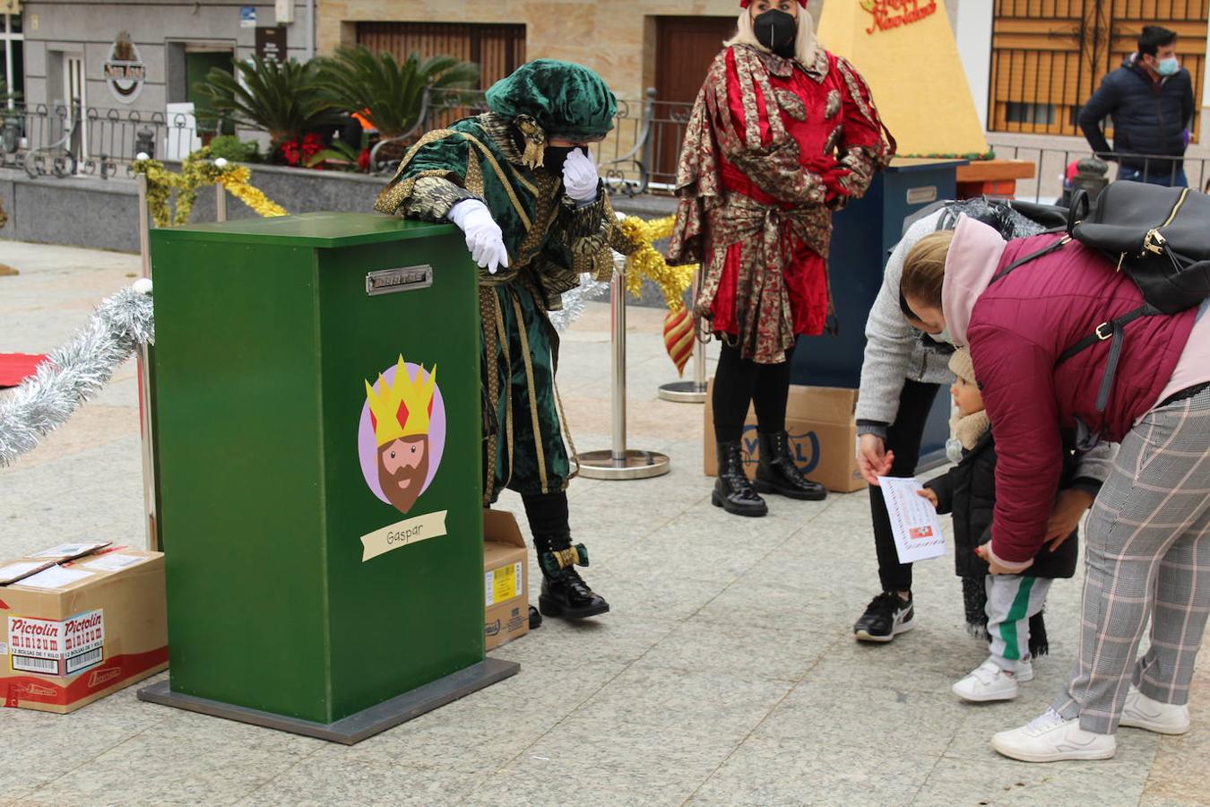 Se instalaron buzones reales para que los más rezagados pudieran echar su carta