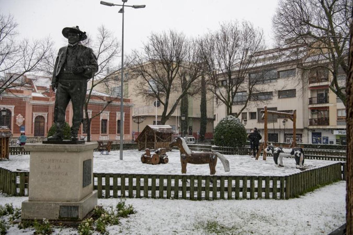 Una gran nevada cae sobre Ciudad Real, en Castilla-La Mancha.