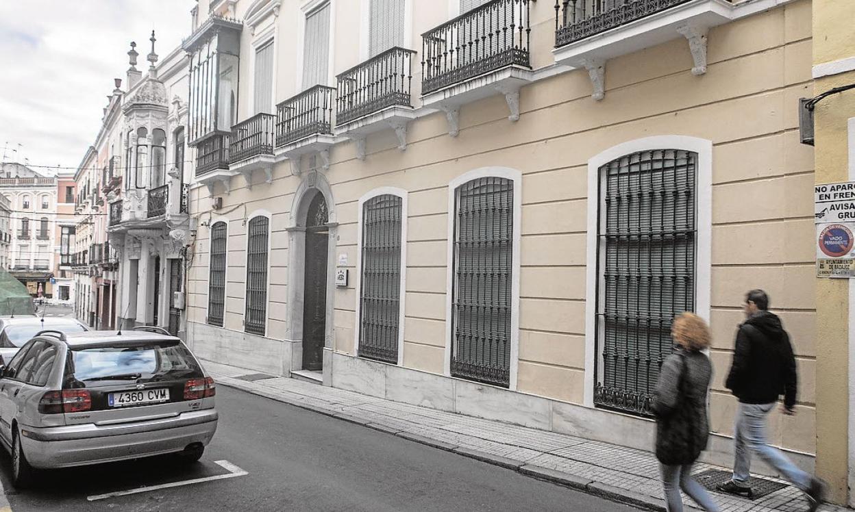 Fachada del edificio histórico del Museo de Bellas Artes en la calle Meléndez Valdés. 