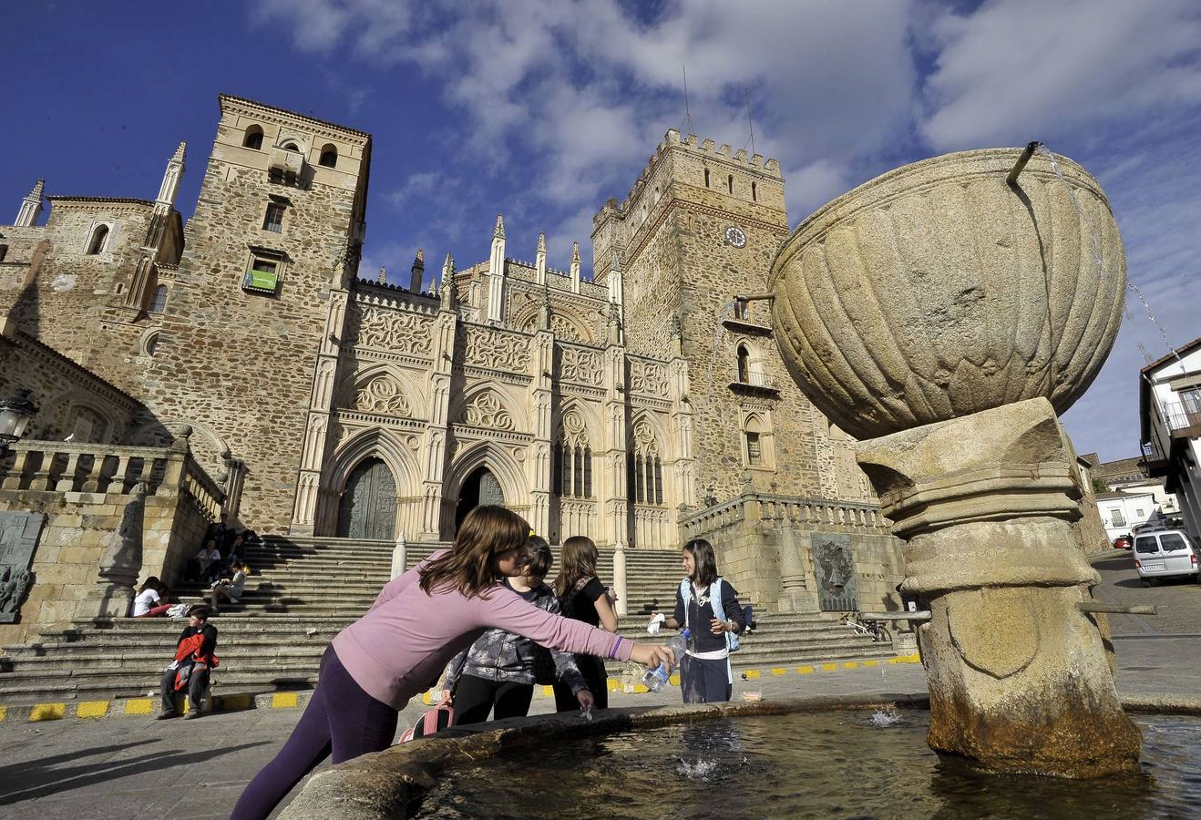 Monasterio de Guadalupe en donde estuvieron perdidos los restos del rey Enrique IV y su madre la reina María de Aragón