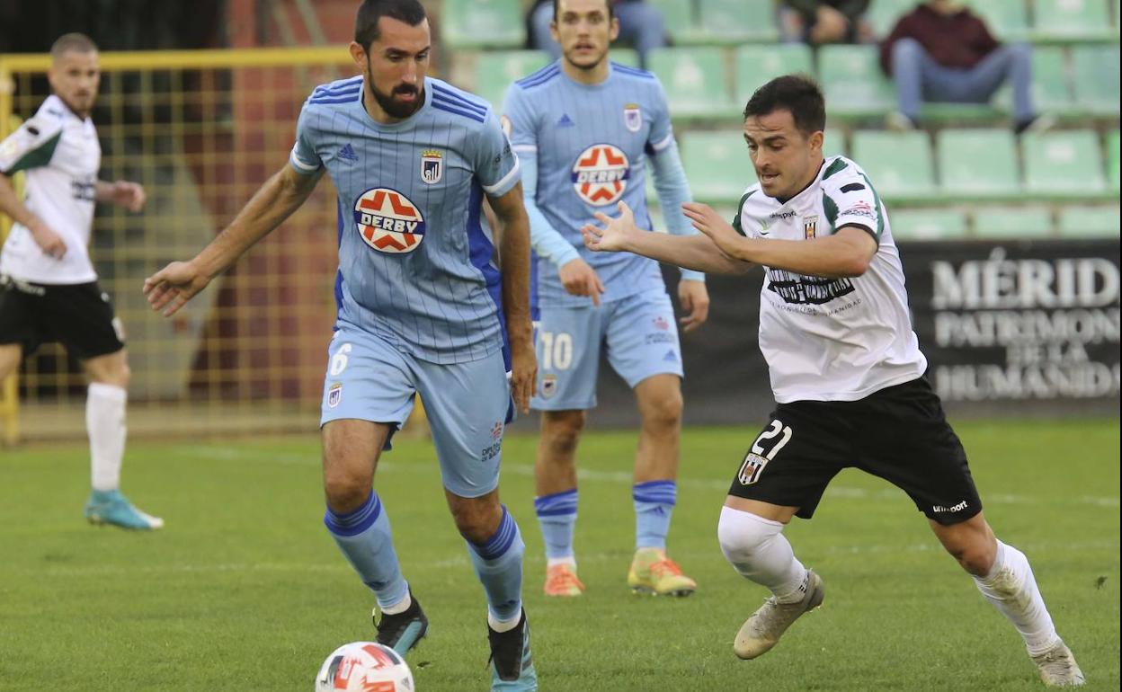 El último partido de Marc Fraile con el Mérida fue el derbi ante el Badajoz. 