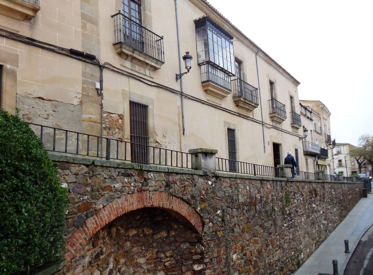 Estado actual de la casa-palacio que se encuentra en la Plaza de San Juan