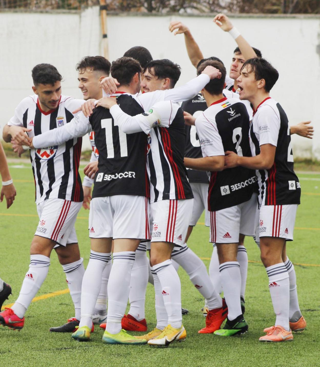 El Badajoz celebra el 1-0. 