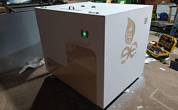 El contenedor recibiendo los últimos preparativos en fábrica, antes de su instalación en unos días en Peraleda.