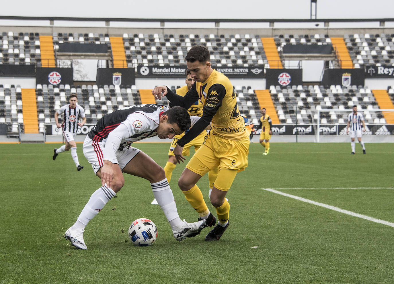 Fotos: El Badajoz se impone al Extremadura en un derbi trepidante (2-1)