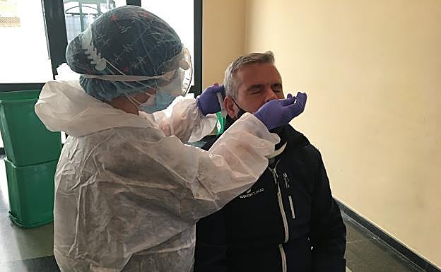 La incidencia acumulada en la región baja a mil casos por 100.000 habitantes