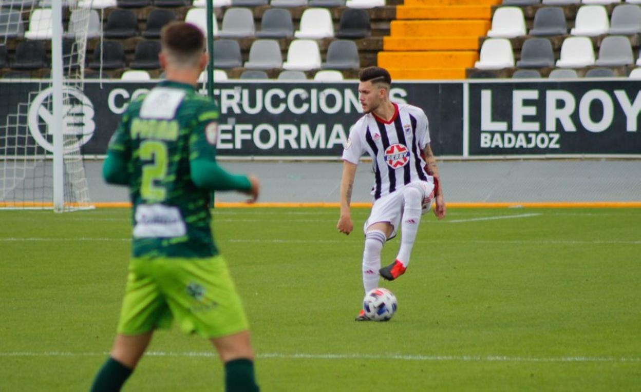 Armenteros en el amistoso del Badajoz ante el Guijuelo. 