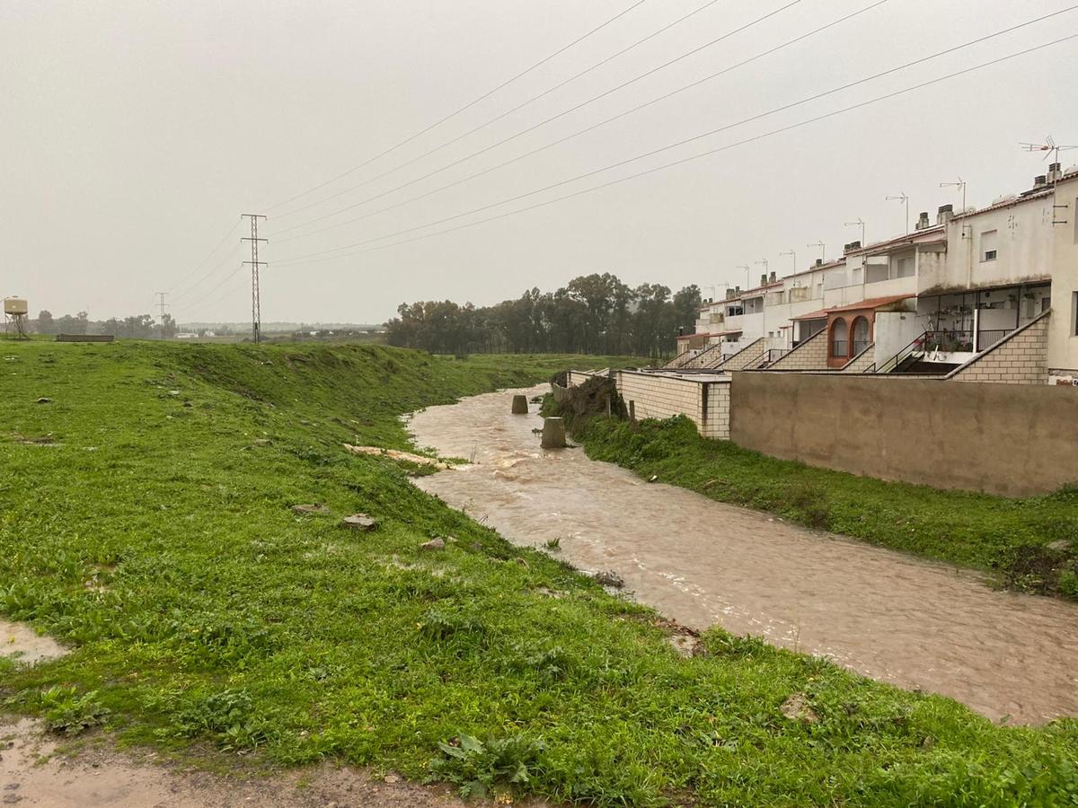 Fotos: La rivera de Alconchel empieza a desbordarse