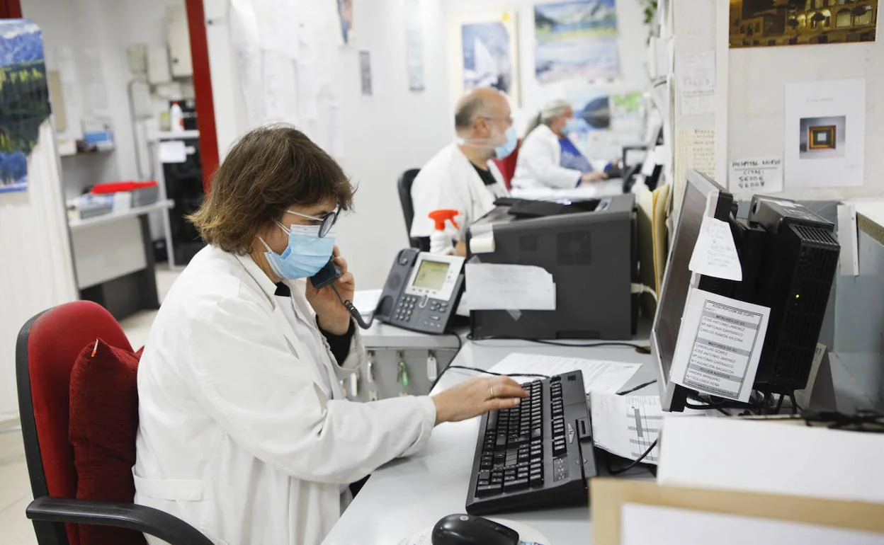 La misión de conseguir una cita por teléfono con el médico | Hoy