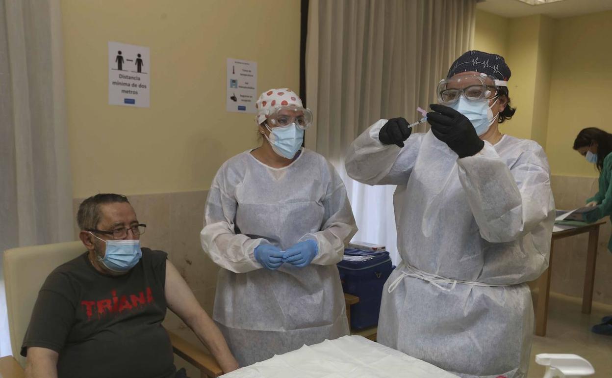 Primer día de vacunación en las residencias, hace ahora casi dos meses. 
