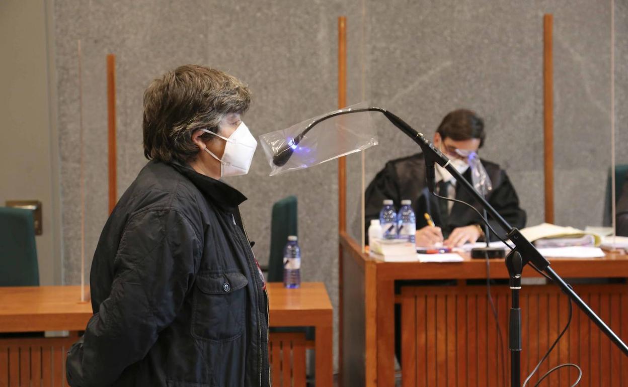 Julia Sánchez, alcaldesa de Helechosa, ayer durante su declaración en el juicio en Mérida.