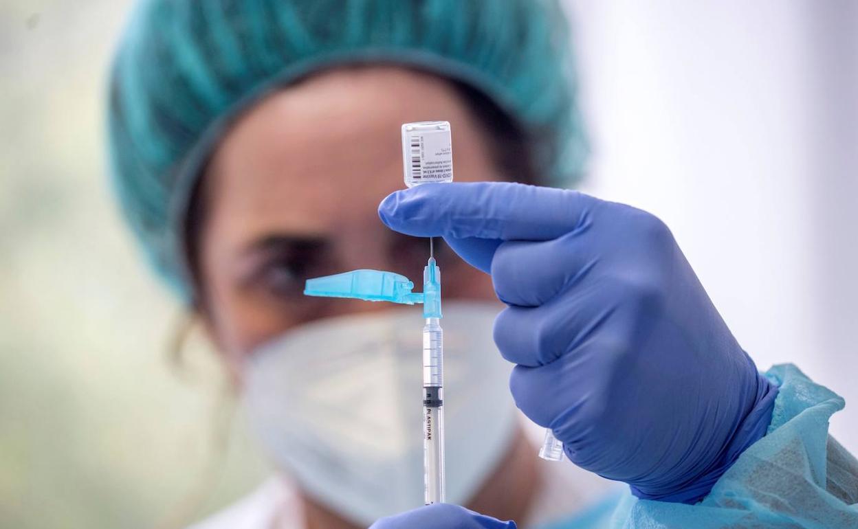 Los estudiantes de Medicina que están haciendo prácticas piden ser vacunados