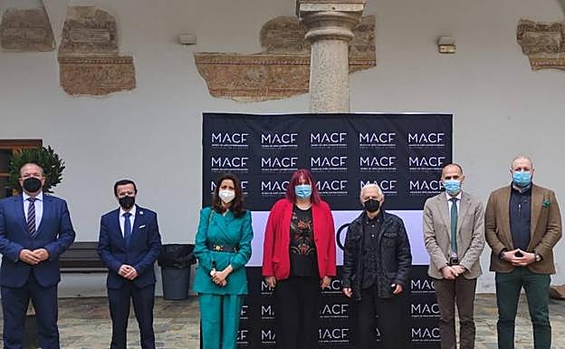 Autoridades en el evento de inauguración