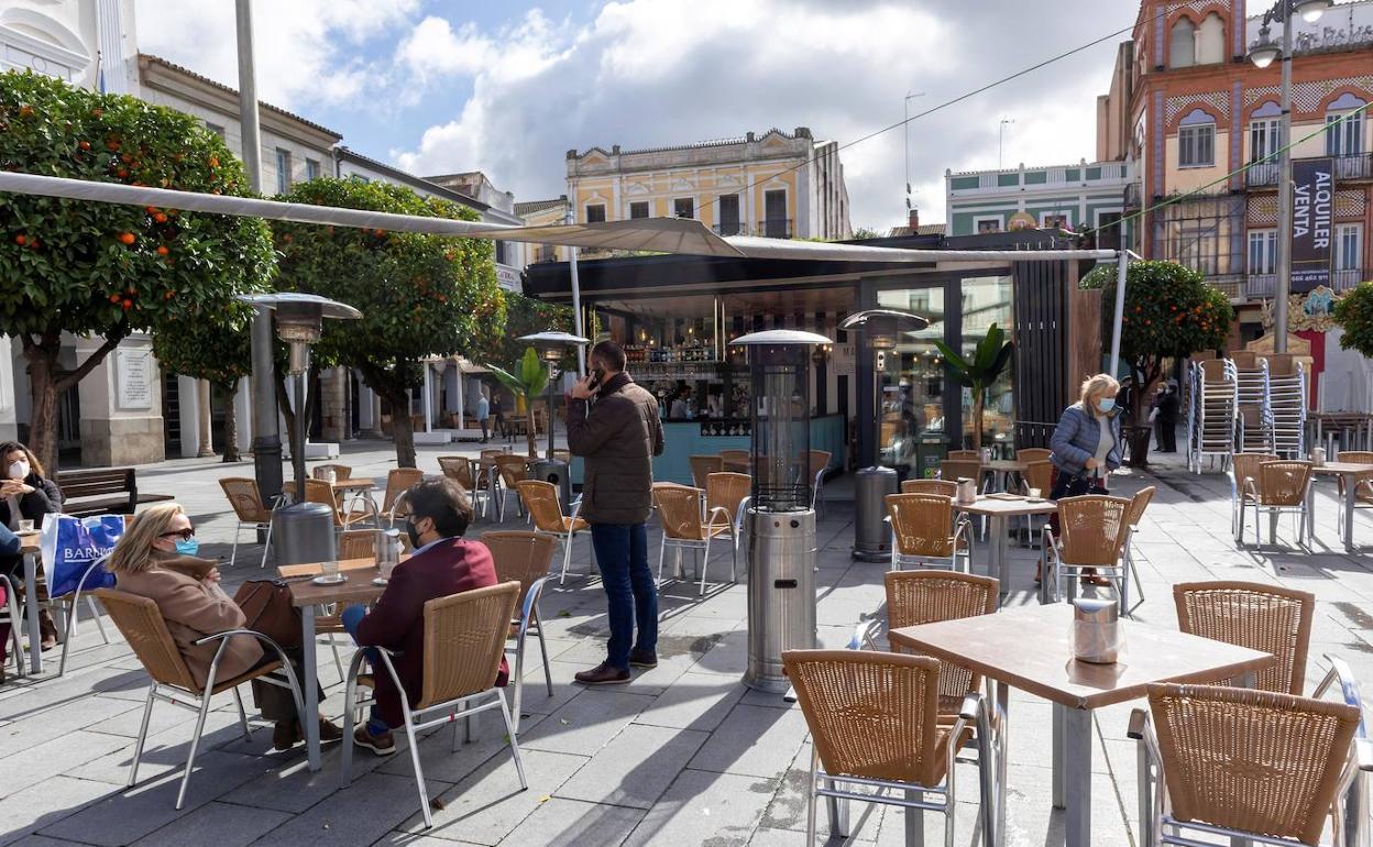 Imagen de una terraza de Mérida tras su apertura después de las restricciones. 