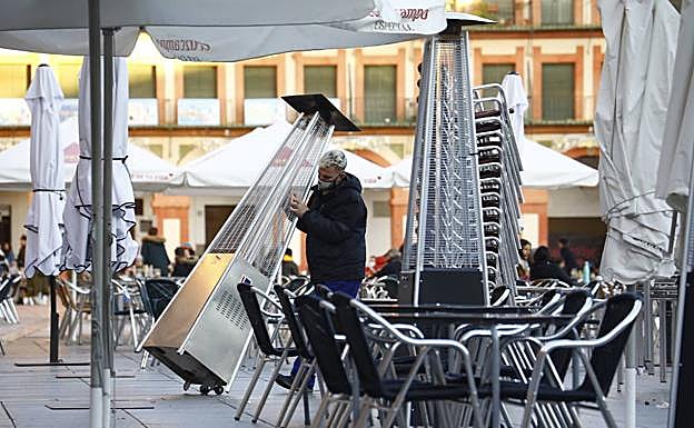La Junta afirma que el toque de queda a las diez en todo el país en Semana Santa no está decidido