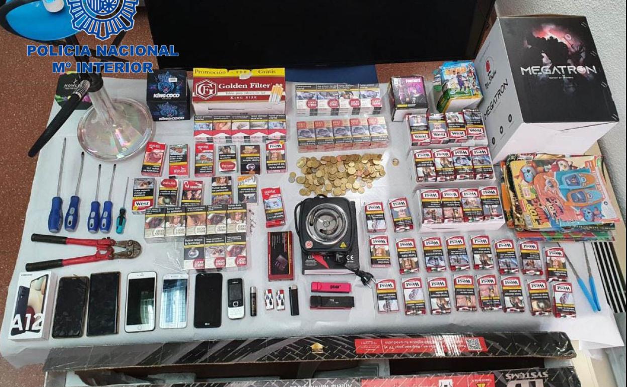 Material incautado en la vivienda registrada por la Policía Nacional