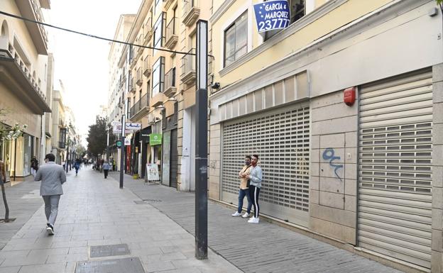 Este es uno de los 19 establecimientos cerrados en la calle Menacho, que suben a 55 con todo su área.