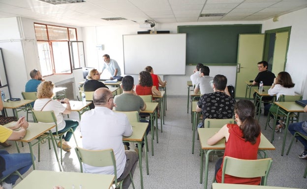 Extremadura recibe 7.748 solicitudes para las oposiciones de Secundaria