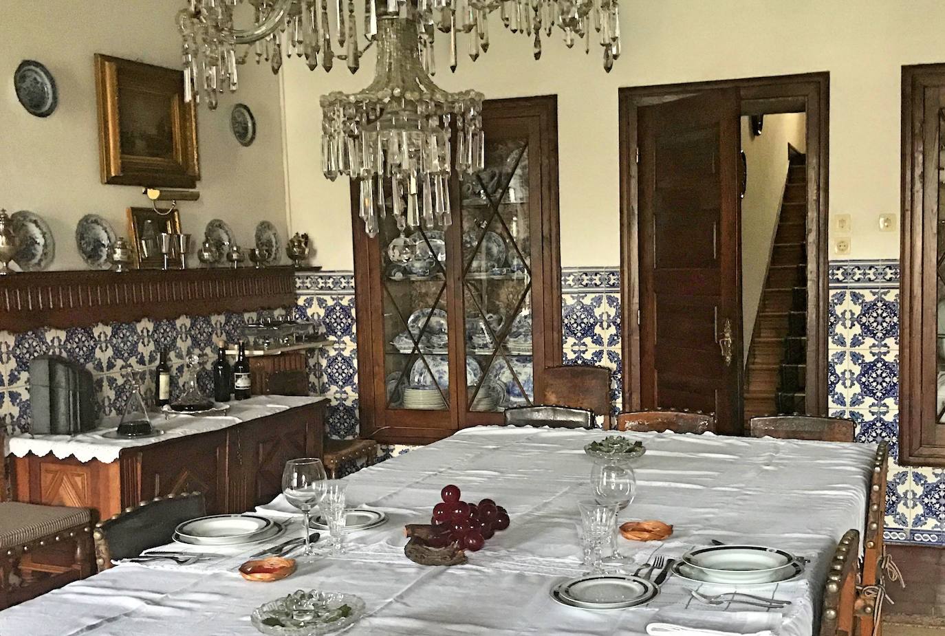 Mesa puesta para cenar en la casa rural Quinta dos Varais, en Peso da Régua. 