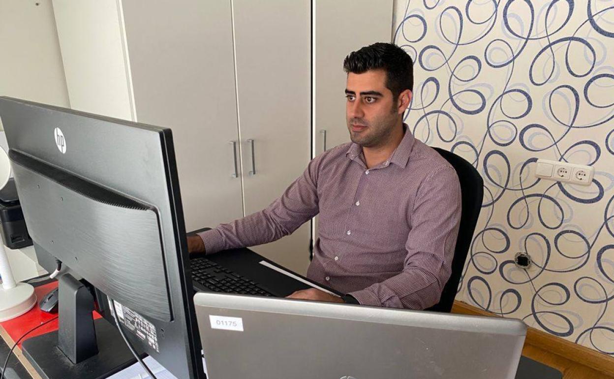 Iván Bravo, de Gefiscal, rota entre su casa y la oficina. 