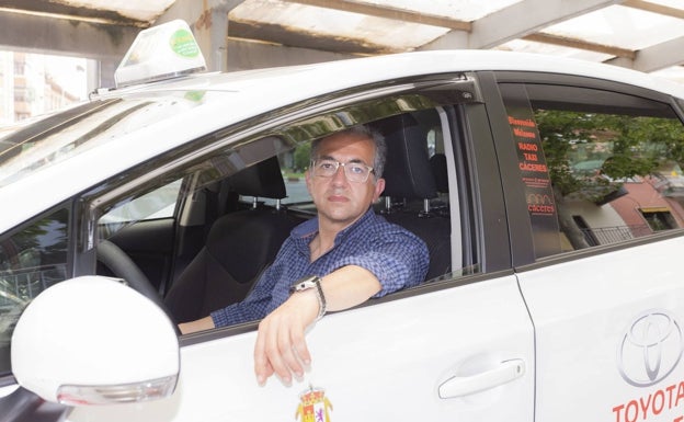 José Ramón Sageras lleva trabajando en el sector del taxi 11 años. 