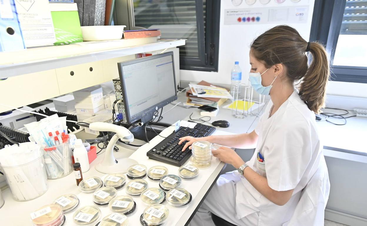 Secuenciación de variantes de coronavirus en el Hospital Universitario de Badajoz. 