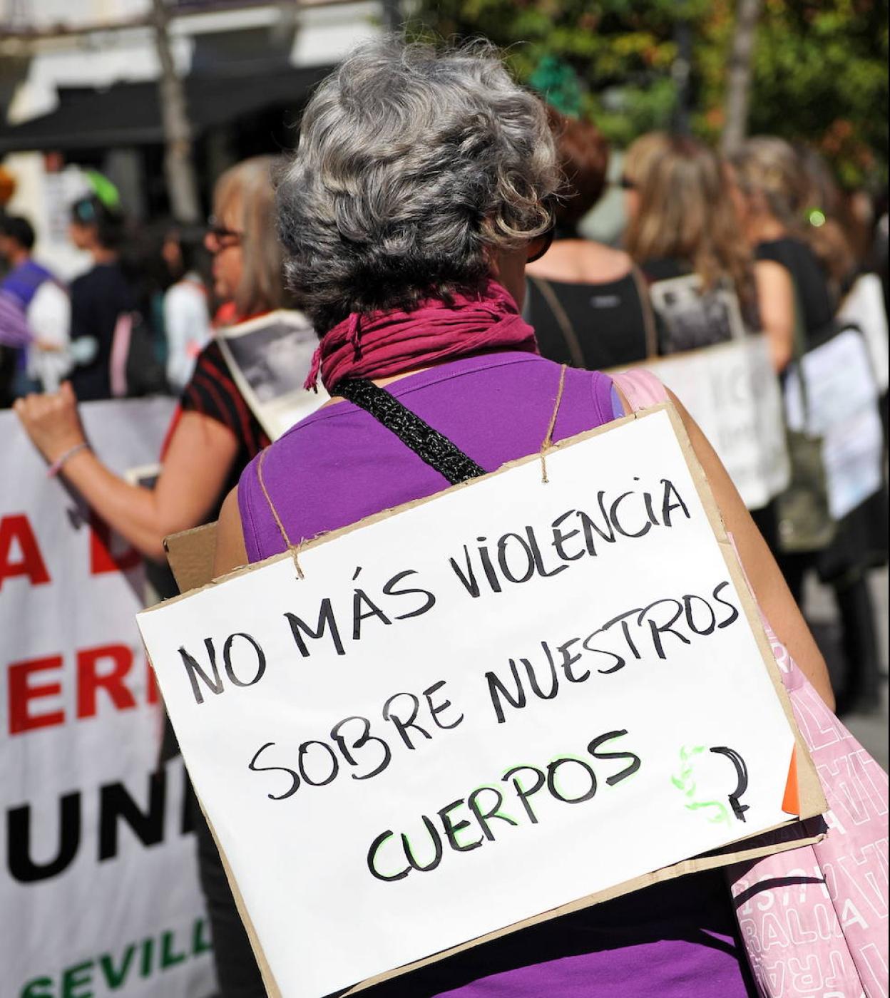 Imagen de archivo de una mujer durante una manifestación del 8M. 