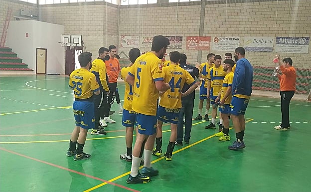Los jugadores del BM Óptica Canónico Ciudad de Villafranca. 