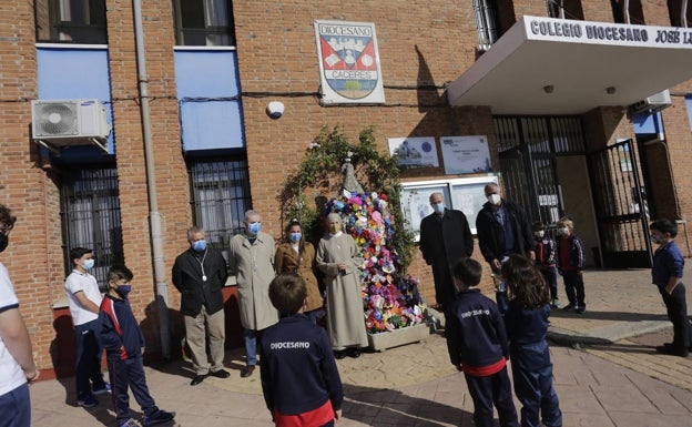 Acto celebrado esta mañana en el patio del colegio Diocesano.