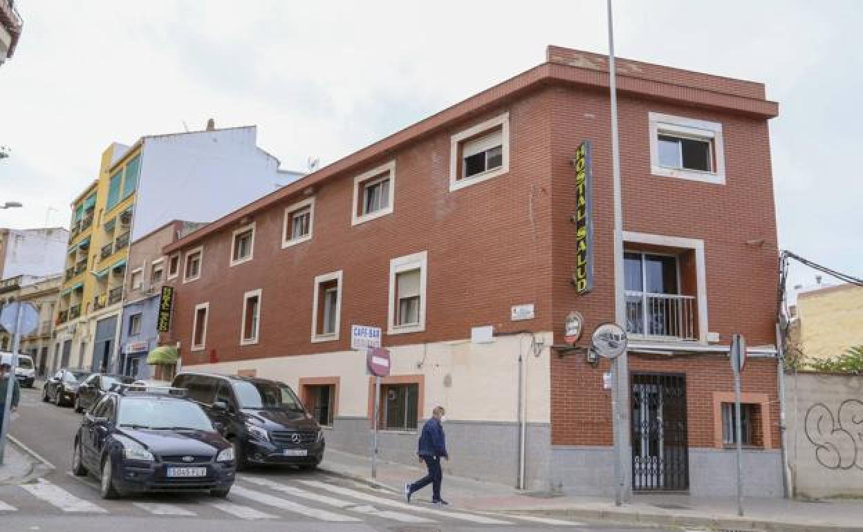 Edificio del Hostal Salud que acoge a transeúntes durante el invierno.