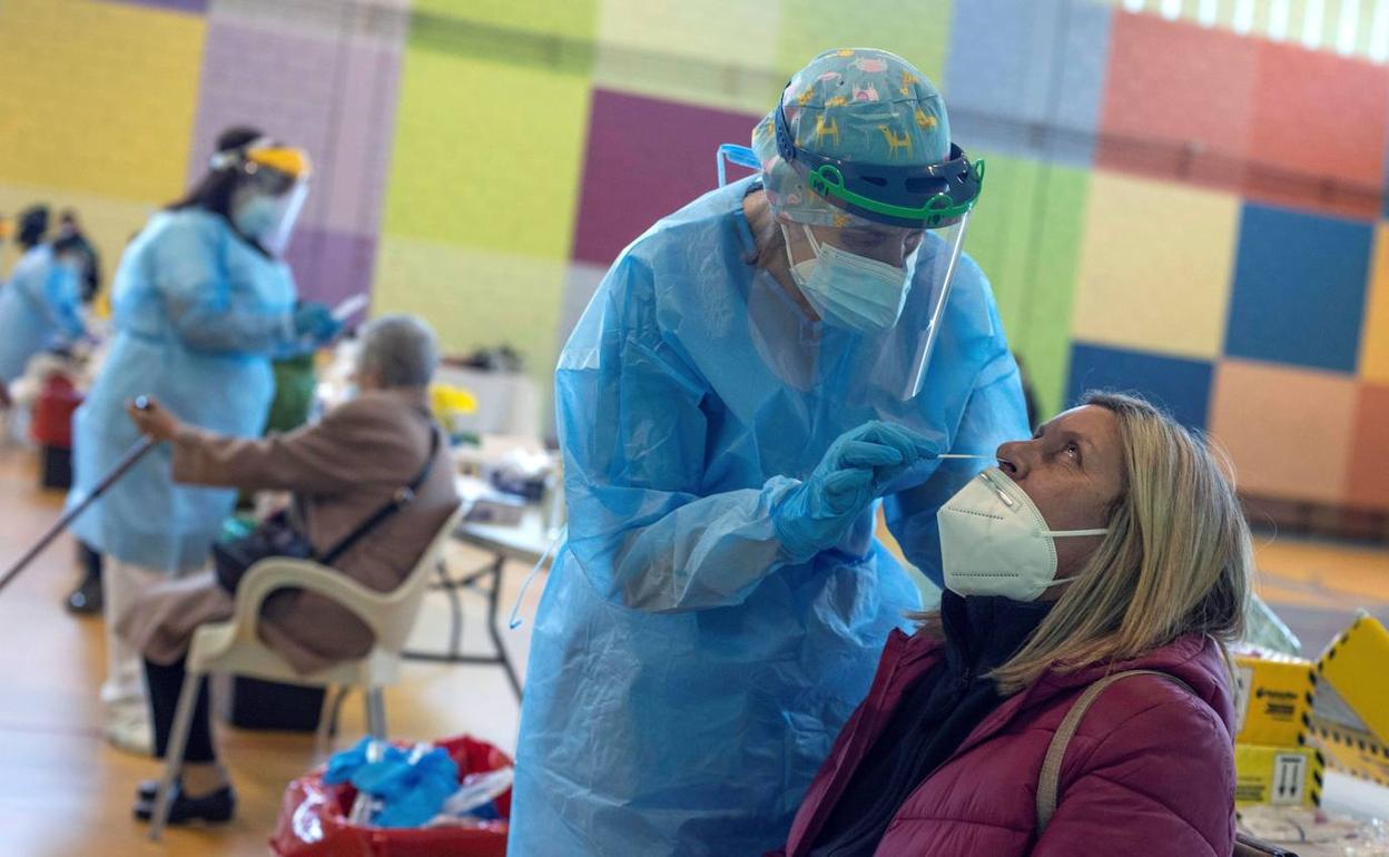 Covid en Extremadura: La incidencia del virus en la región baja cinco puntos en el último día